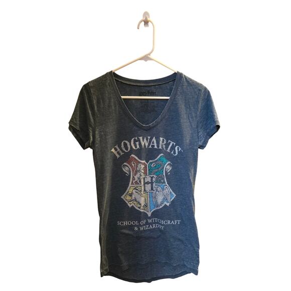 Harry Potter Hogwarts School of Witchcraft & Wizardry V-Neck T-shirt Size Medium - Picture 1 of 11